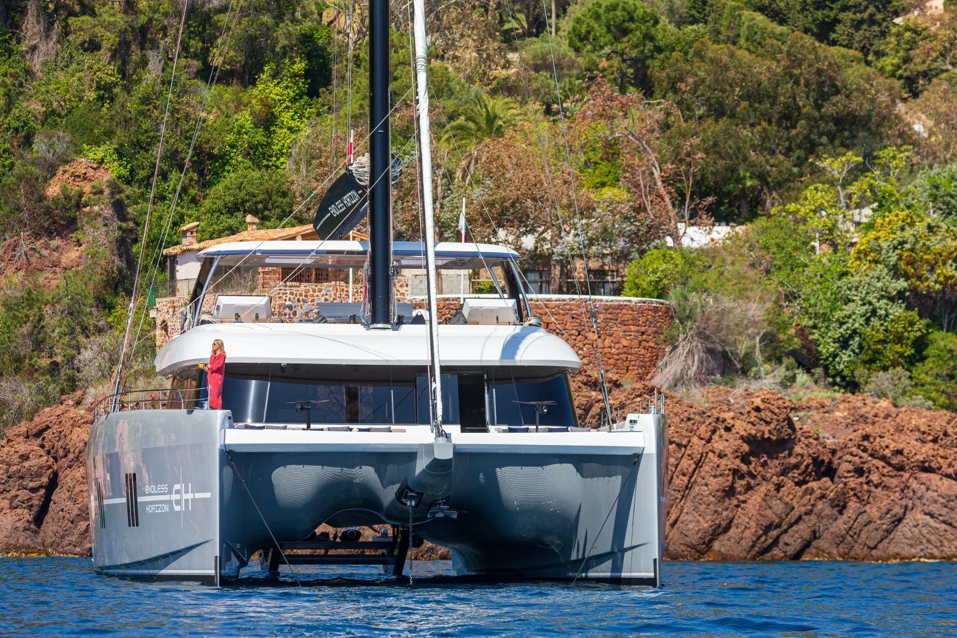 Stern view at anchor below the red Esterel rock